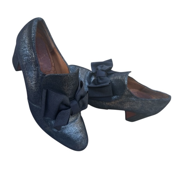 Chie Mihara size 9.5 excellent near new Shimmering Black gold undertones w/ Bows - Picture 2 of 16